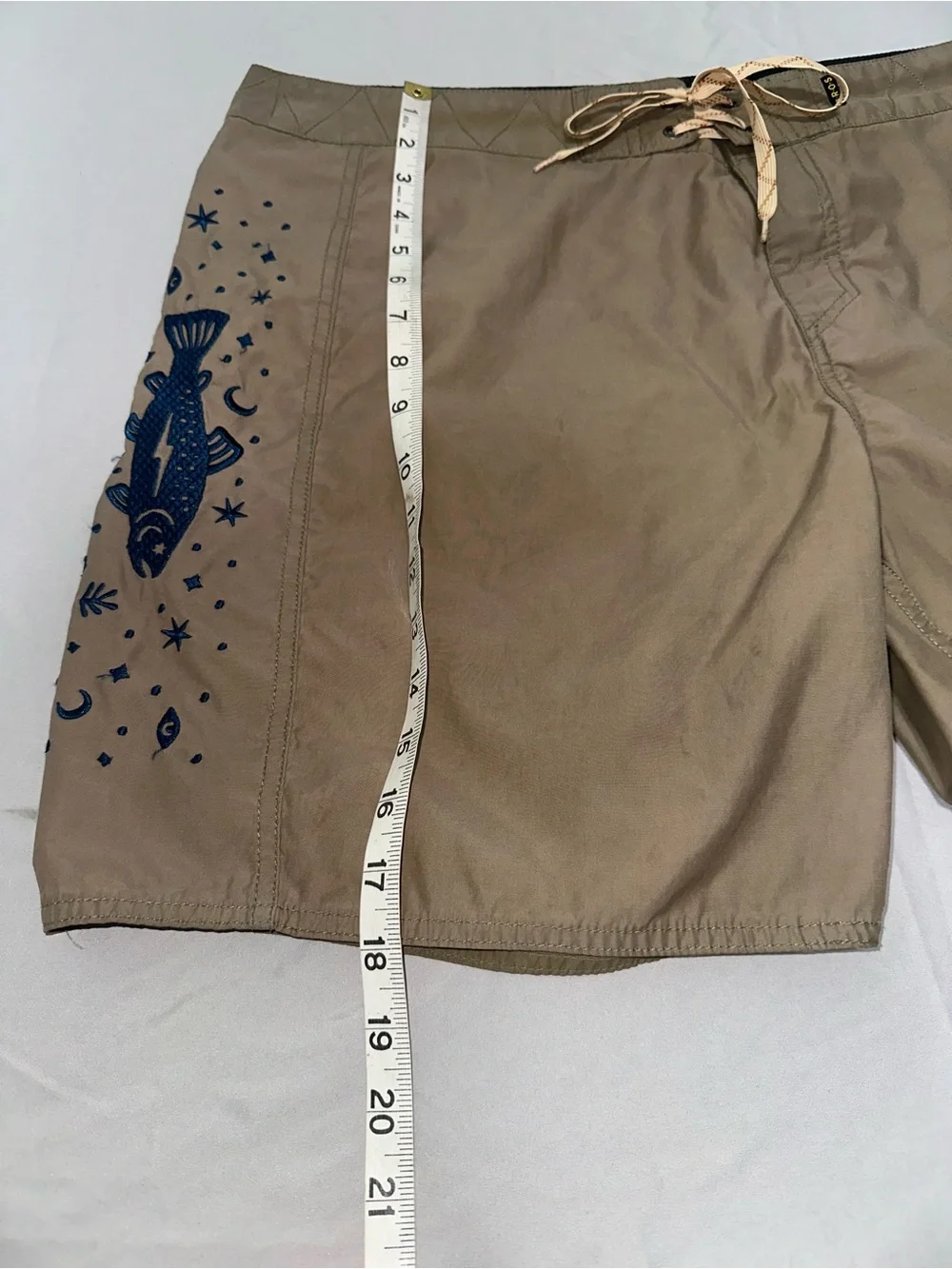 Howler Brothers Heed The Call Creative Creatures Mens 38 Embroidered Fish Shorts